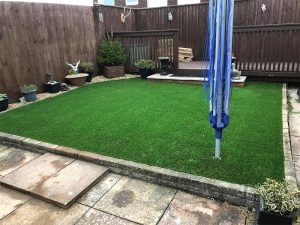 Back raised lawn area with washing line pole